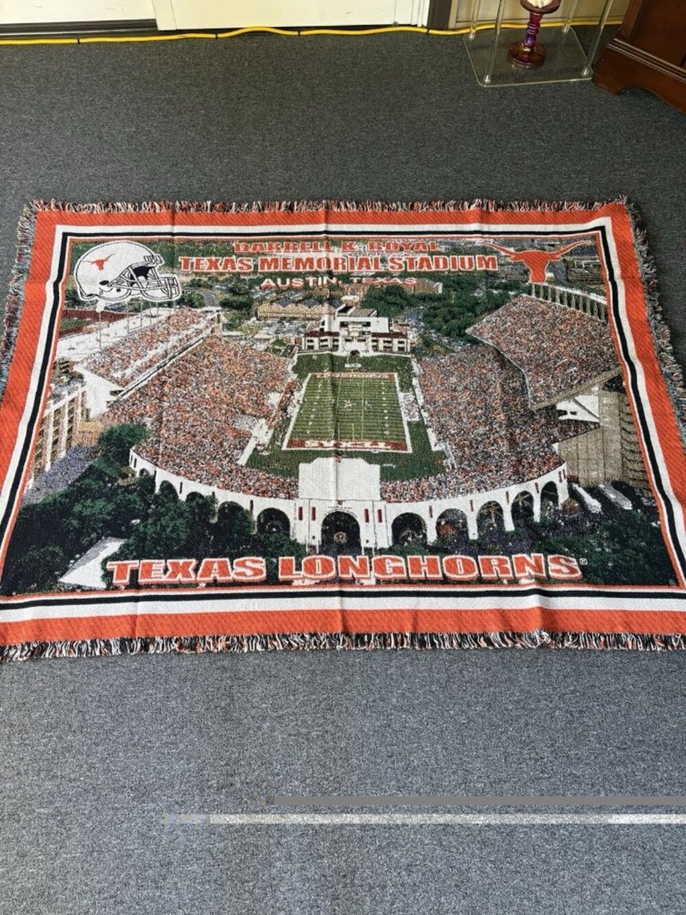 Darrell K. Royal Texas Longhorns Memorial Stadium Tapestry Throw Blanket NEW